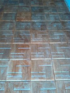 24.Behaton ploca 30x30x3 cm imitacija drva