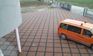 27.Vibro-presovana behaton ploca kombinacija dva modela 10x10 i 20x20