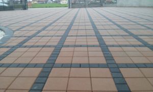 28.Vibro-presovana behaton ploca kombinacija dva modela 10x10 i 20x20