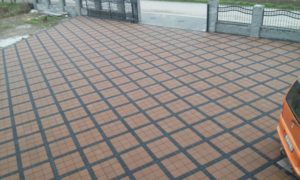 29.Vibro-presovana behaton ploca kombinacija dva modela 10x10 i 20x20