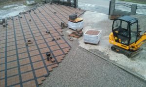 33.Vibro-presovana behaton ploca kombinacija dva modela 10x10 i 20x20